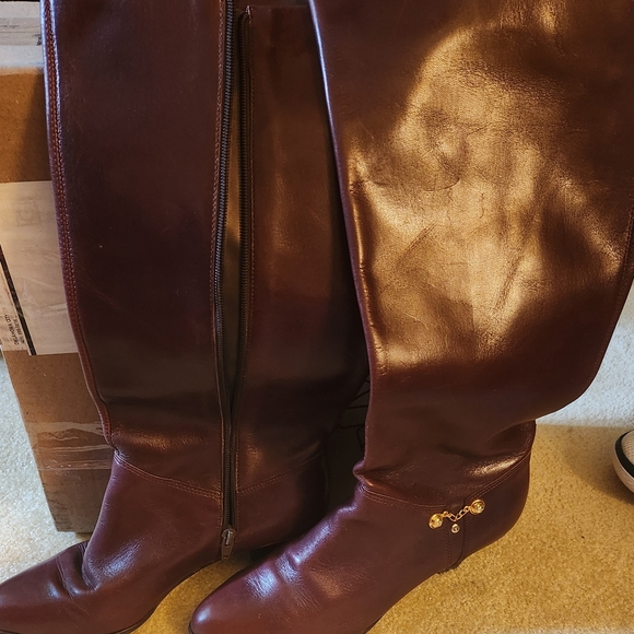 Vintage Etienne Aigner Elegant Brown Leather Women's Boots - Picture 2 of 7